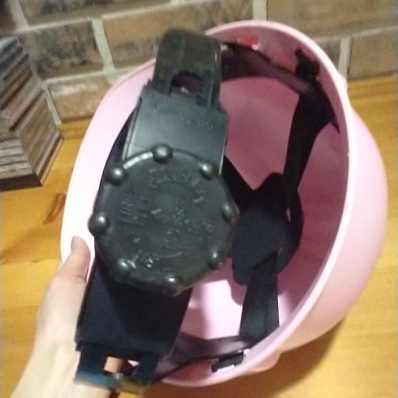 DEGIL pink hard hat - Picture 6 of 12